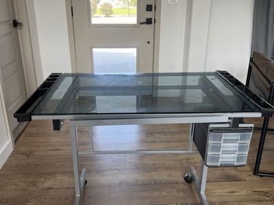 Drawing desk