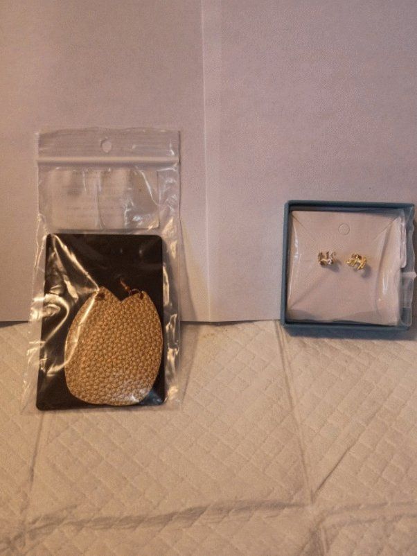 *EARRINGS FOR SALE*
Cute Elephant Gold-Tone Stud Earrings - New in Box