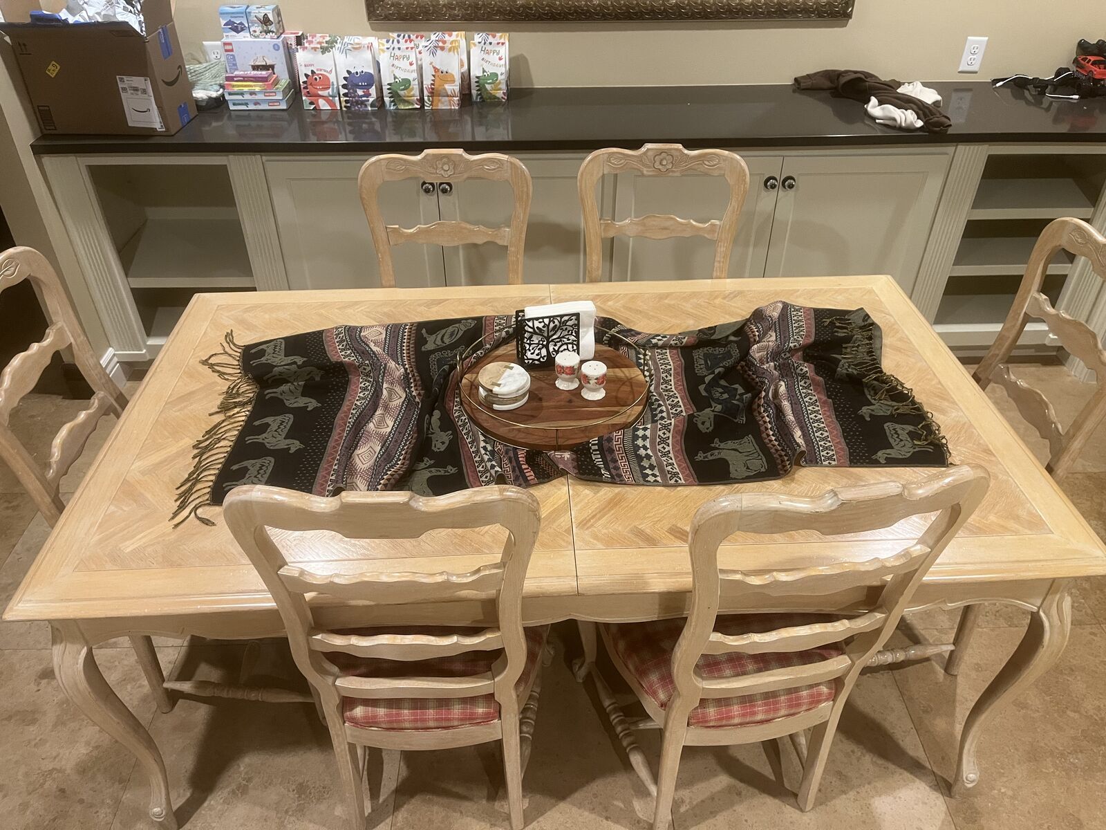 Dining Room Table & Chairs