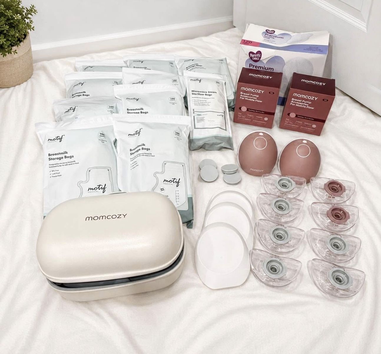 Momcozy Wearable Breast Pump bundle with Motif milk storage bags