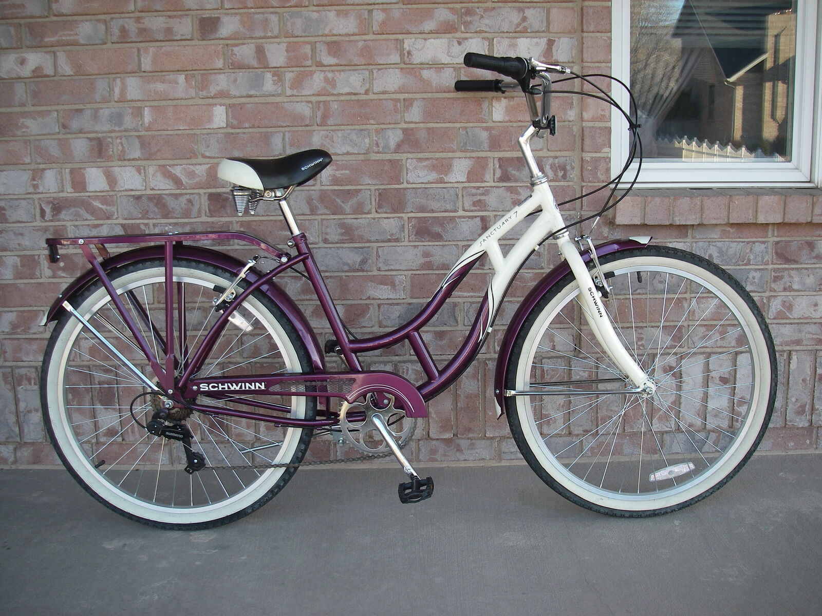 LIKE NEW, WOMENS 26" SCHWINN SANCTUARY 7 LARGE CRUISER BIKE, 7 SPEED, FENDERS, PURPLE, 26 INCH