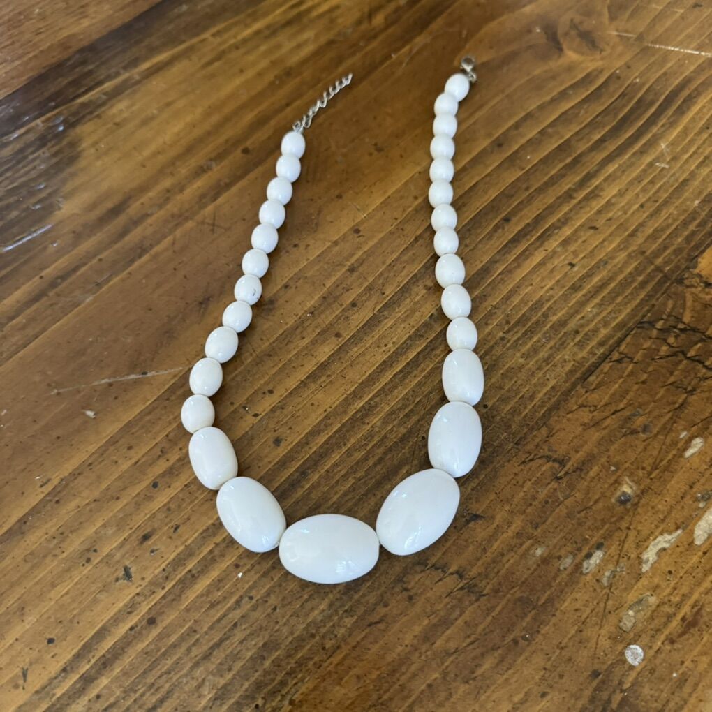 Vintage Style White Necklace Graduated Beads
