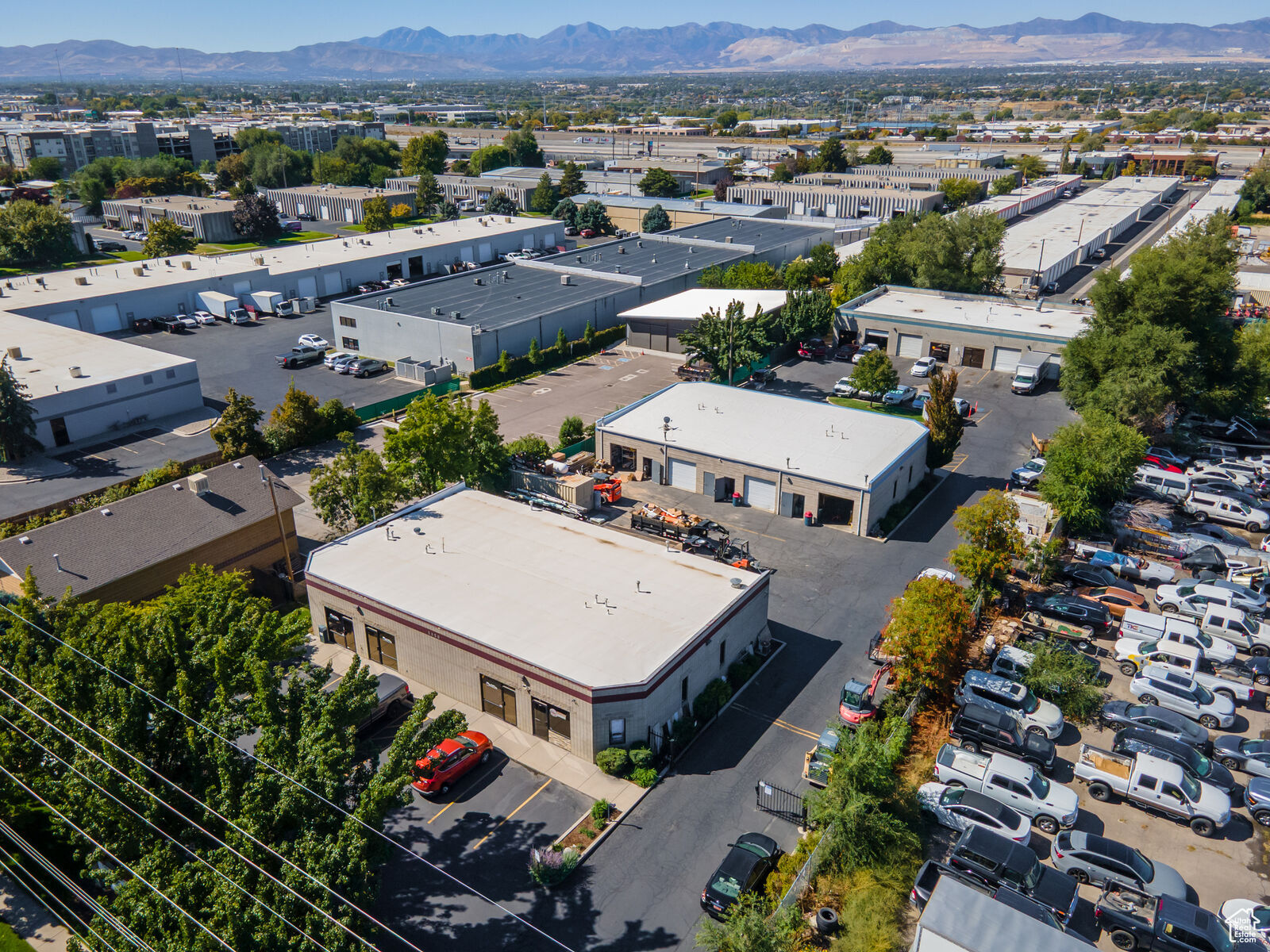 Prime Sandy Location/Warehouse and Office Space For Rent