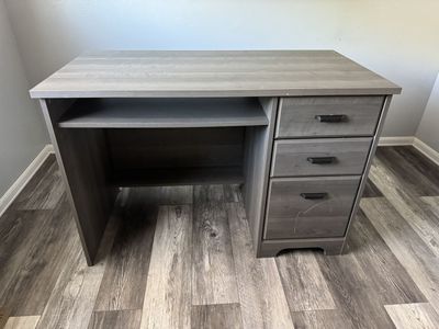 Sturdy desk