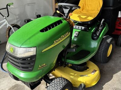 L118 John Deere Riding Mower