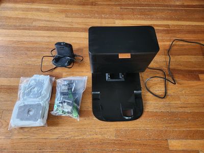 Roomba clean base and accessories