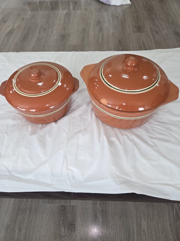 Set of 2 Terracotta Clay Cookware Pots with Lids