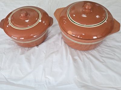 Set of 2 Terracotta Clay Cookware Pots with Lids