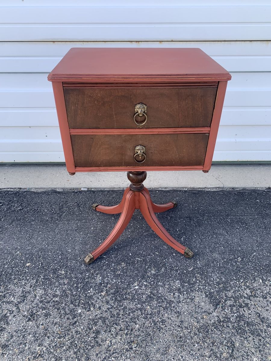 Vintage Duncan Phyfe-style mahogany nightstand or side table Lion Pulls