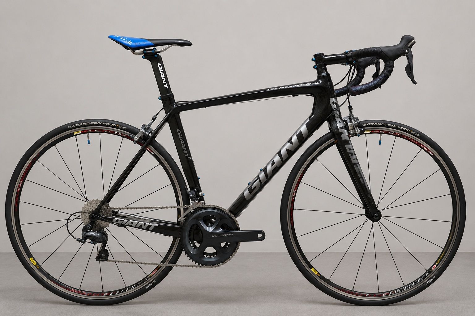 Giant TCR Advanced SL Carbon Road Bike – Full Ultegra 11-Speed – Ksyrium Elite - Size Medium (54 cm)