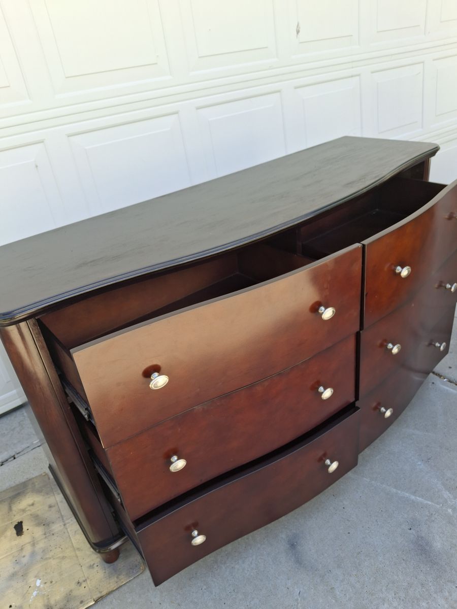 gorgeous all wood 6 drawers dresser/rey