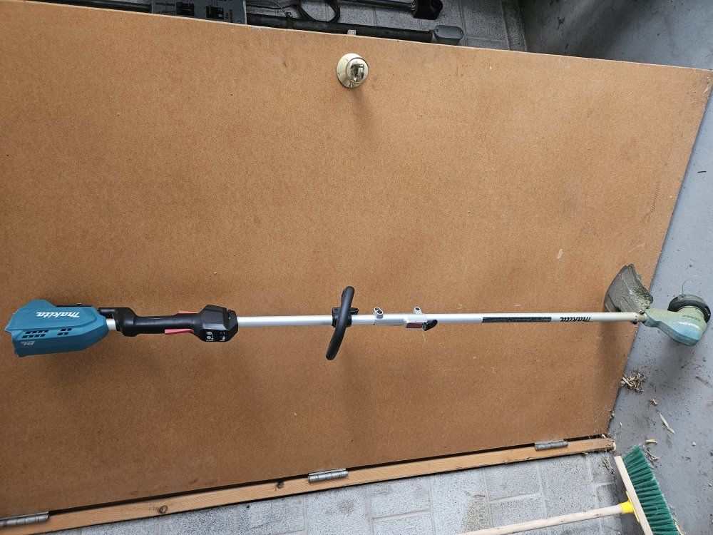 Makita Cordless Electronic String Trimmer