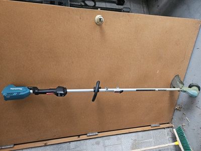 Makita Cordless Electronic String Trimmer