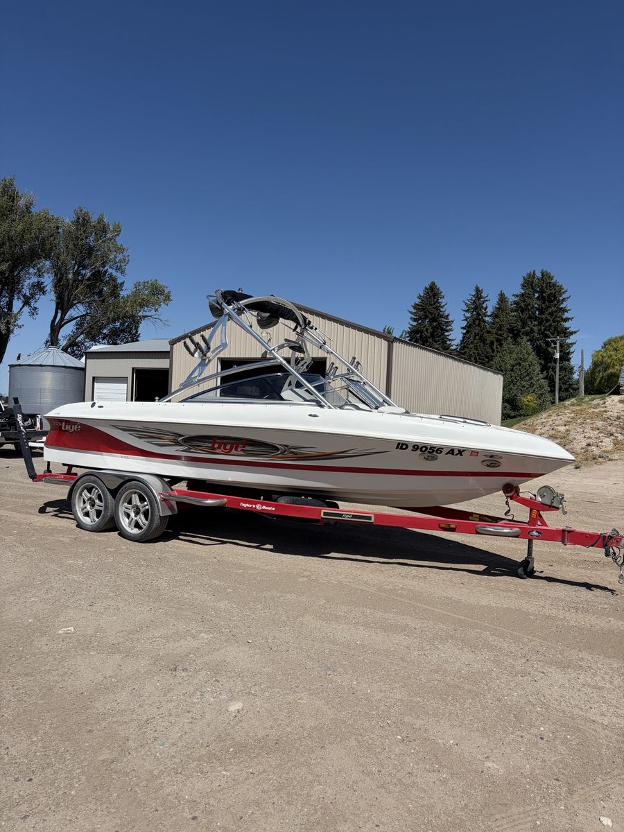 CLEAN 2007 Tige 24V Surf Boat 