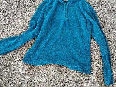 Womens sweater size M
