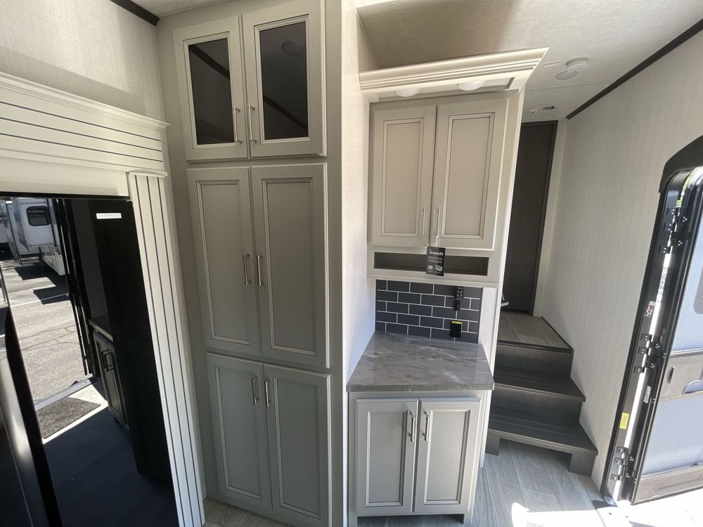 Main image 10