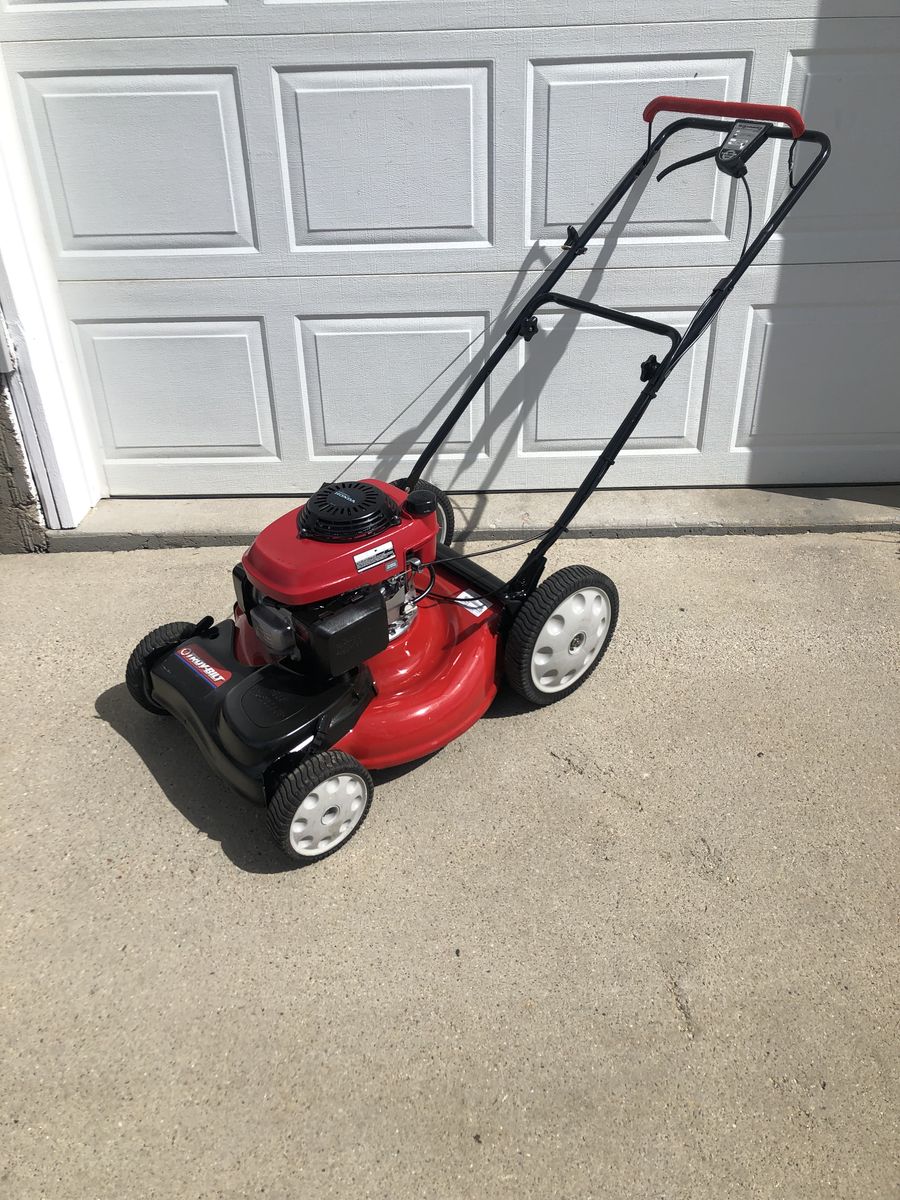 SELF PROPELLED TROYBILT LAWN MOWER WITH HONDA ENGINE