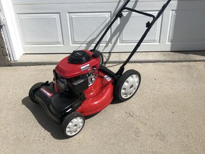SELF PROPELLED TROYBILT LAWN MOWER WITH HONDA ENGINE