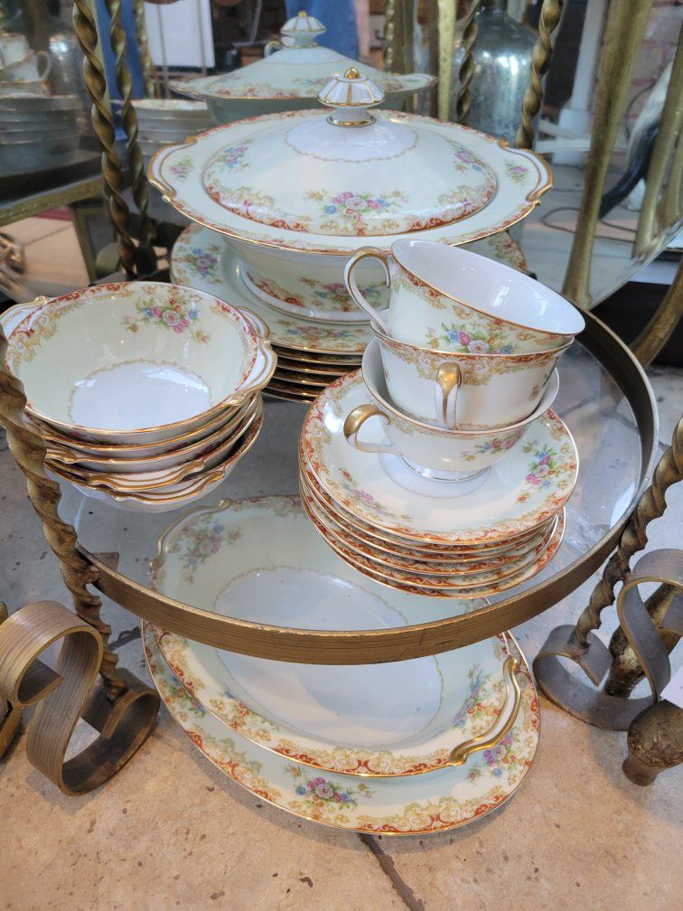 1930'S NORITAKE MADE IN JAPAN SET OF CHINA @ 88 PIECES