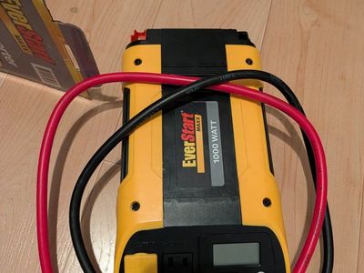 EverStart MAXX 1000 Watt Power Inverter with Cables & Box