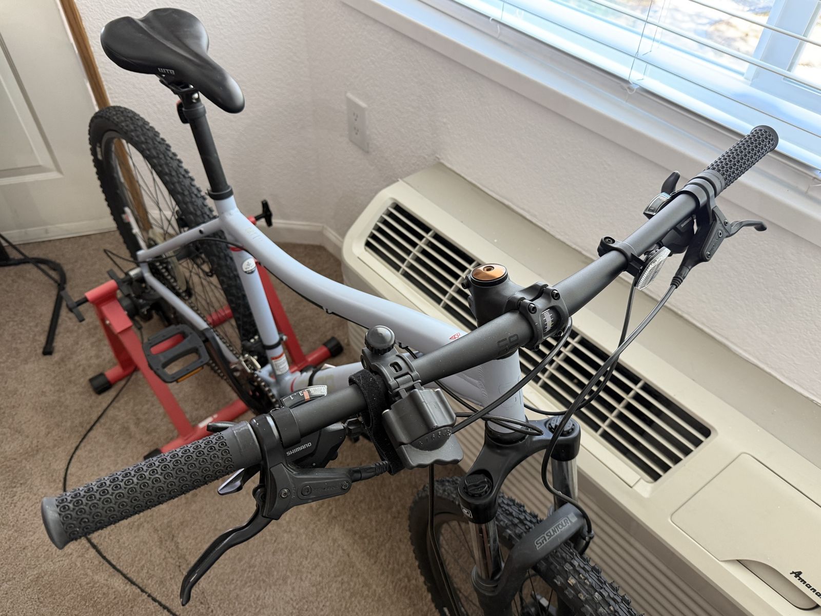 Co-op Cycles Mountain Bike Large Aluminum Frame SR Suntour Fork