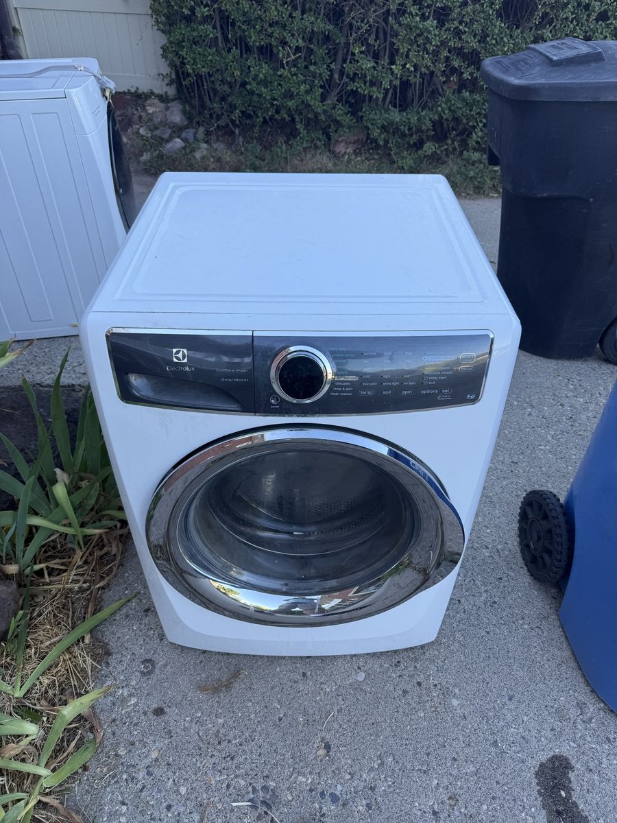 Electrolux Front Load Washer and Electric Dryer White