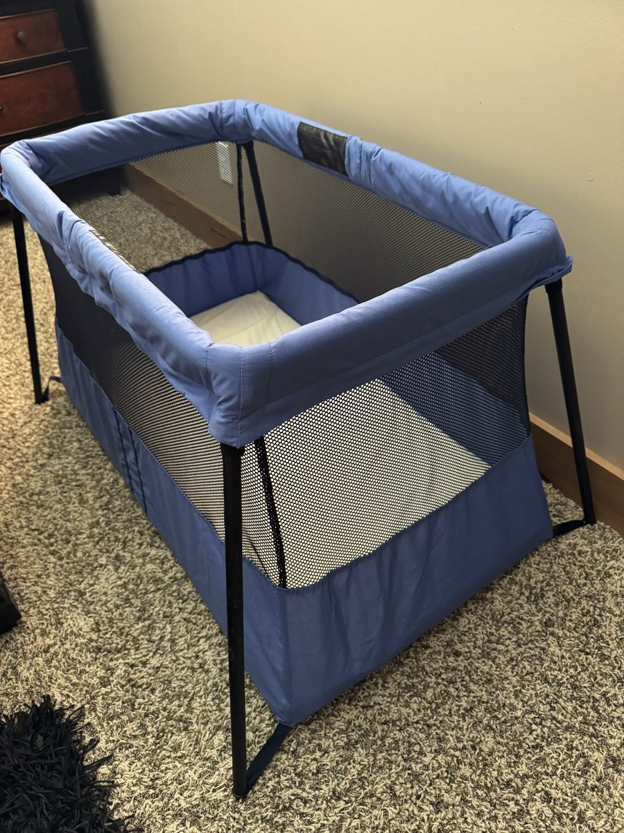 BabyBjorn Travel Crib Light Blue with Mattress and Carry Bag - Excellent Condition