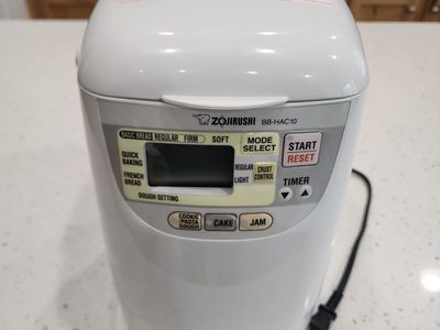 ZOJIRUSHI BB-HAC10 AUTOMATIC BREAD MAKER MACHINE 1 LB BREAD LOAF CLEAN & WORKS GREAT! GENTLY USED