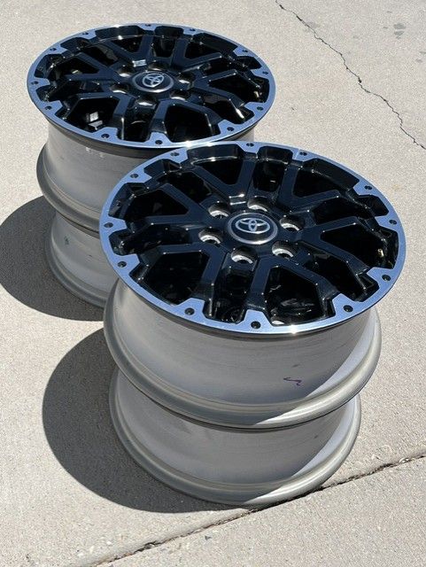 Toyota Tundra 18" Gloss Black & Machined Alloy Wheels (Set of 4) Rims