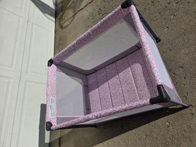 Compact Play yard Pink!