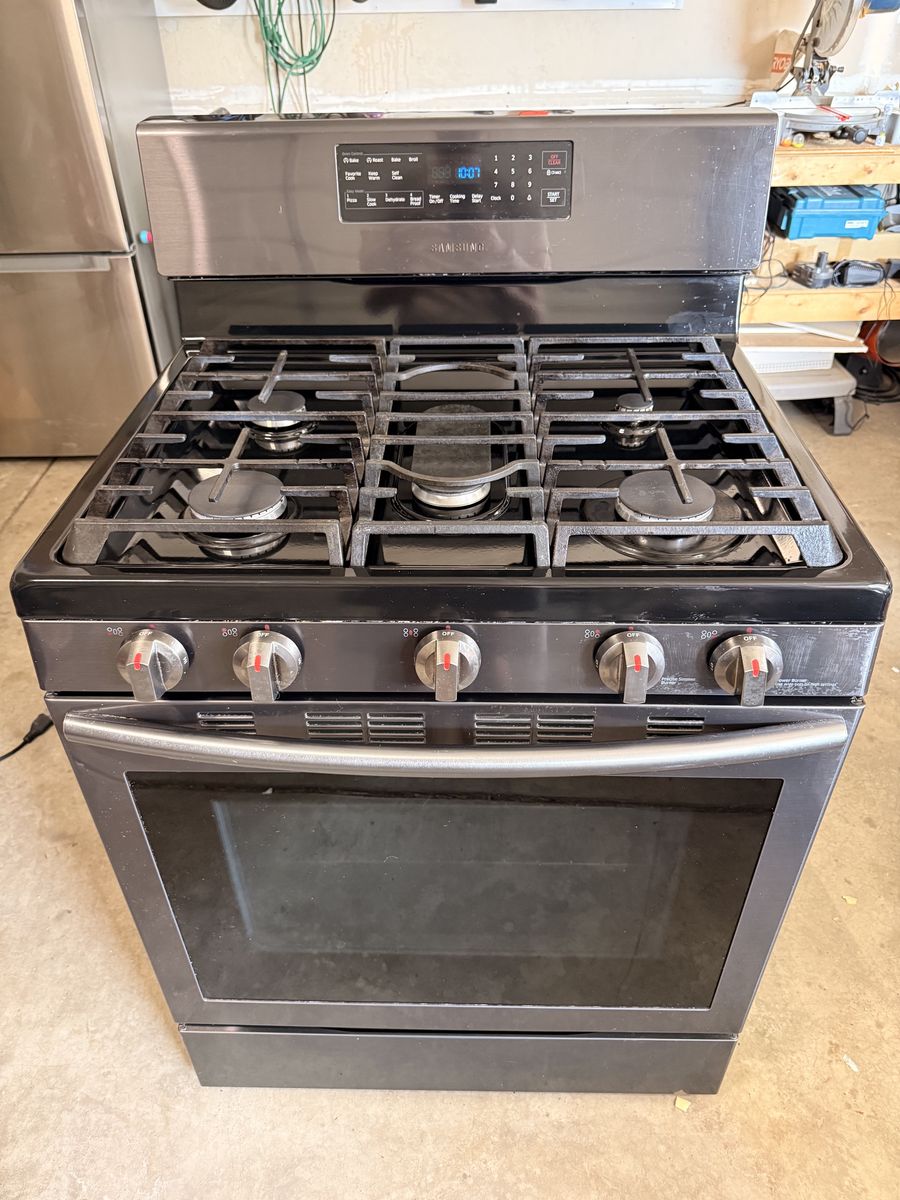 Samsung Black Stainless 5-Burner Gas Range-Convection Oven-$450 OBO