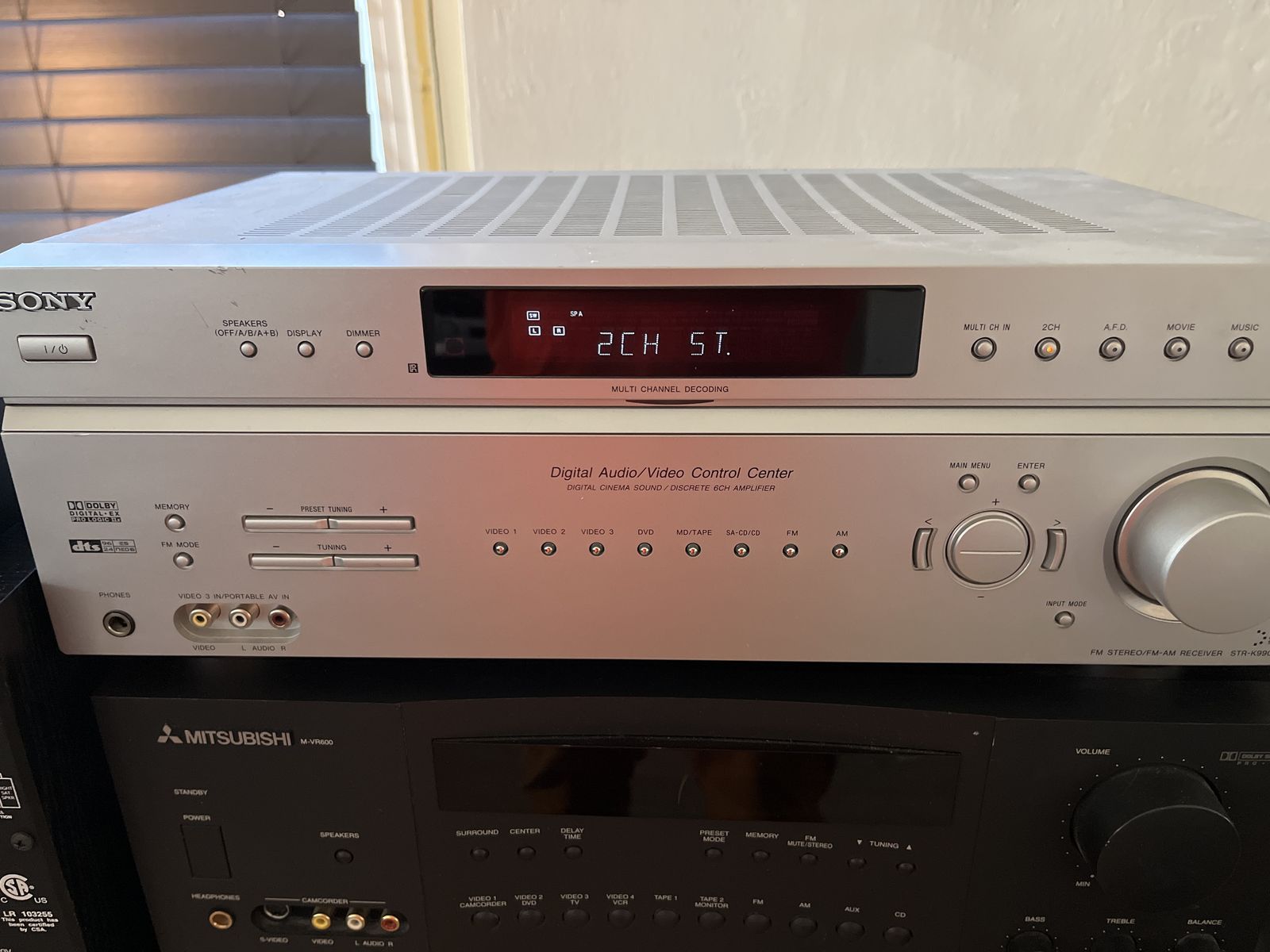 Sony 6.1 Av Receiver With Sony Ssmf 500H Speekers