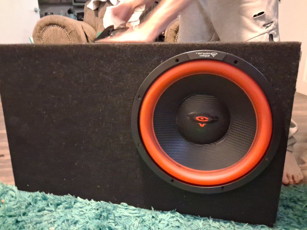Cerwin-Vega Vmax Series 15 "Car Audio Subwoofer in Ported Enclosure - Deep vega !  Bass