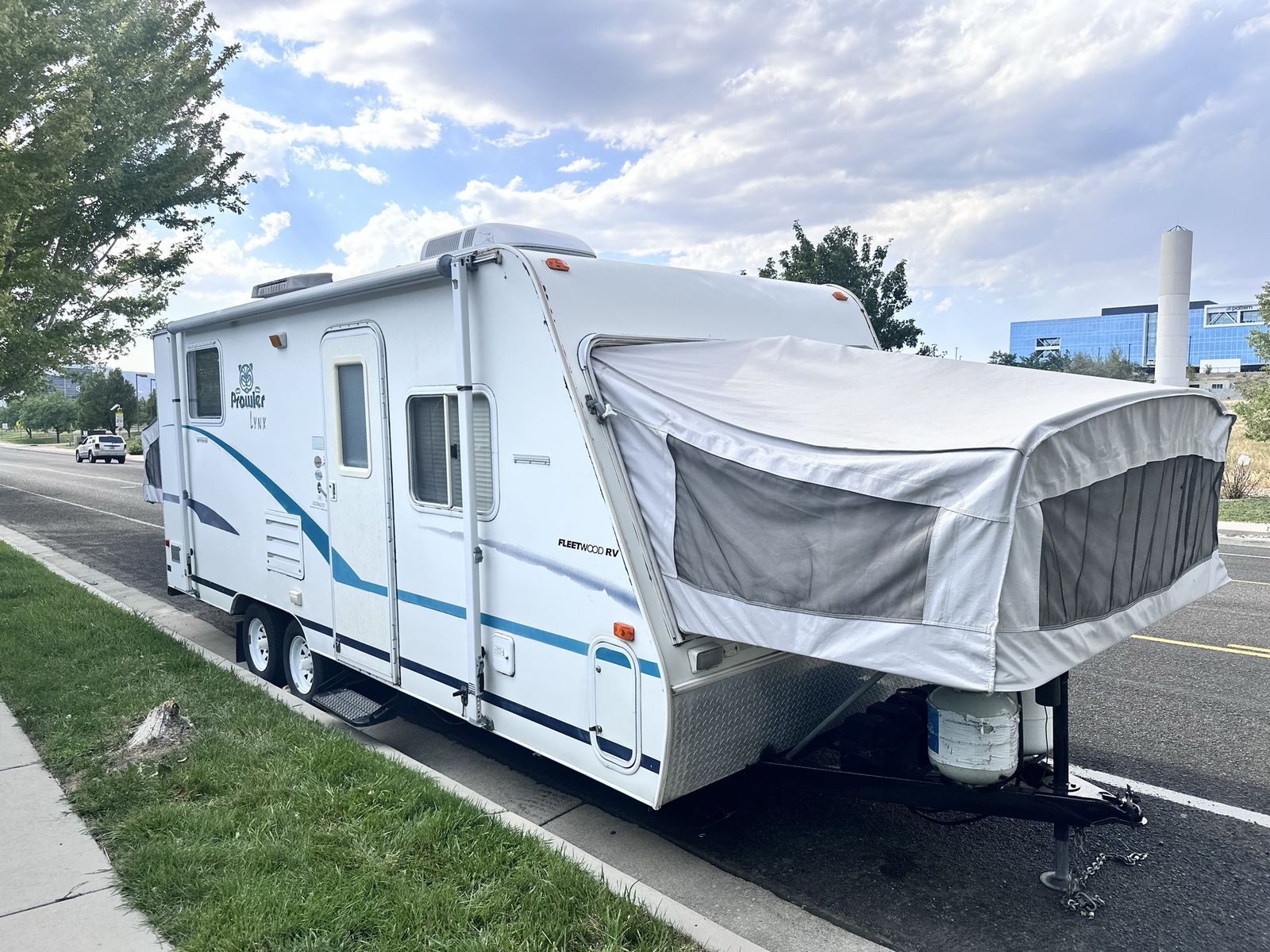 2003 prowler sleeps 8 