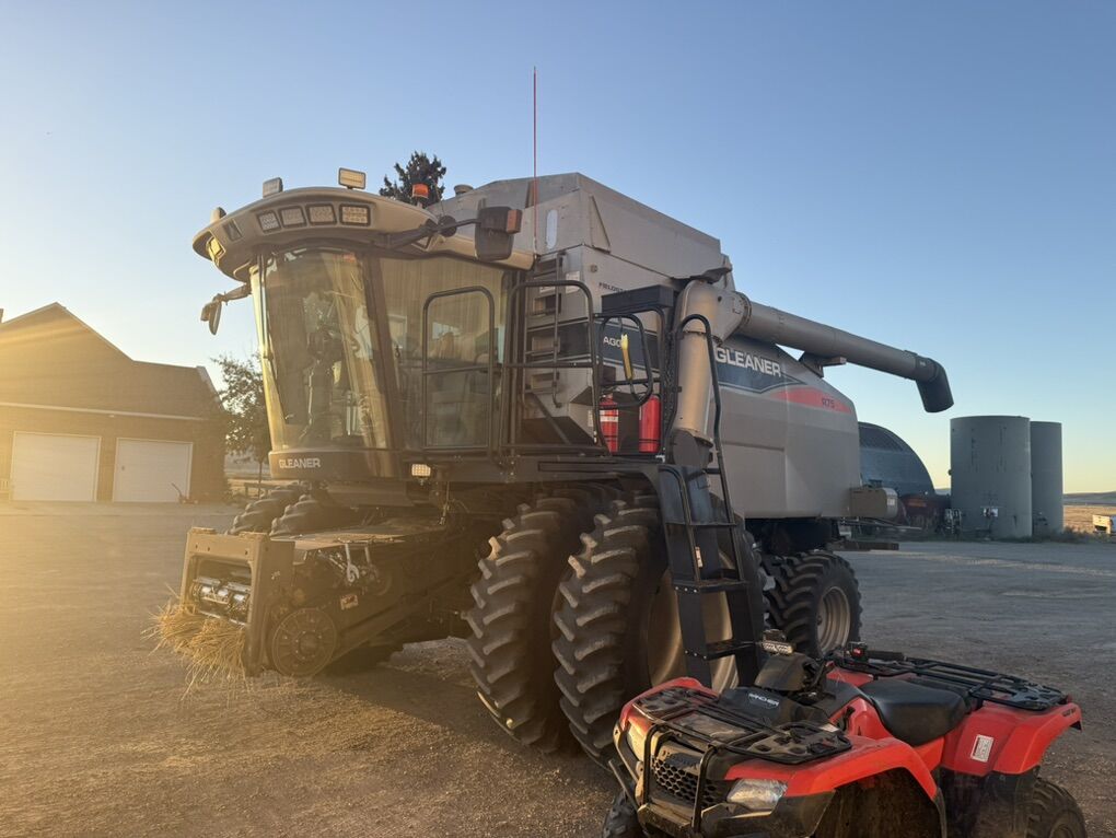 2008 R75 Gleaner Combine