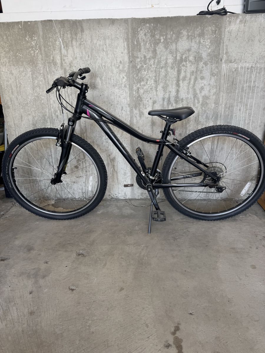Specialized Mountain Bike Black with Front Suspension Excellent Condition