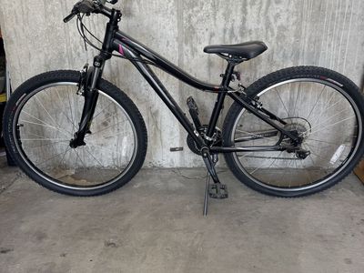 Specialized Mountain Bike Black with Front Suspension Excellent Condition