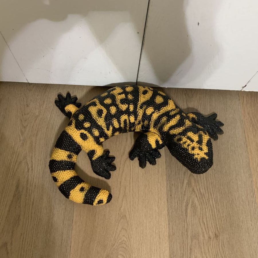 Outdoor solid Gila monster statue 20” long