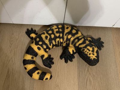 Outdoor solid Gila monster statue 20” long