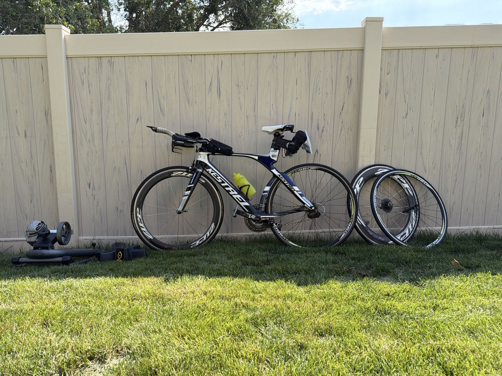 2011 Kestrel 4000 Pro SL (Ultegra) Triathlon Road Bike with Zipp Wheels and Indoor Trainer bundle