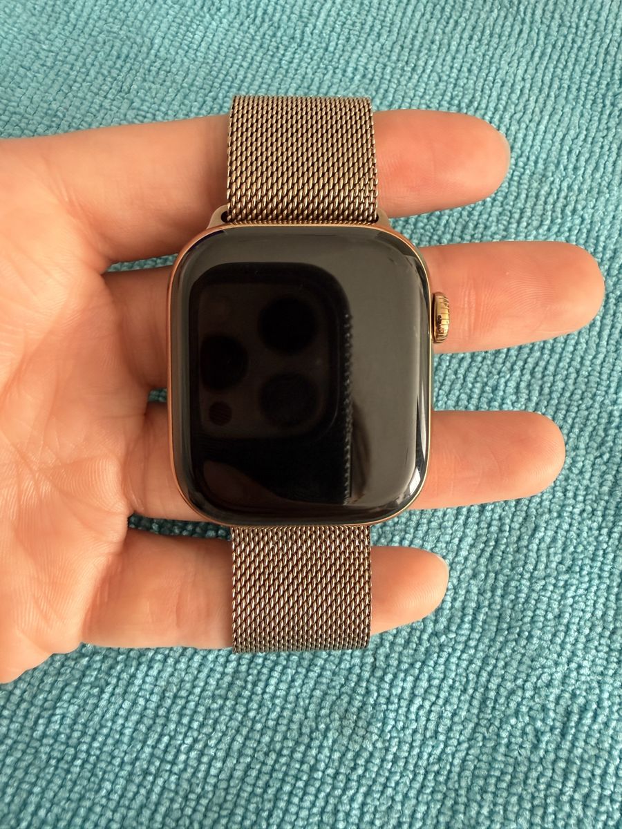 Apple Watch Series 11 GPS + Cellular, 42mm Gold Titanium with Gold Milanese Loop