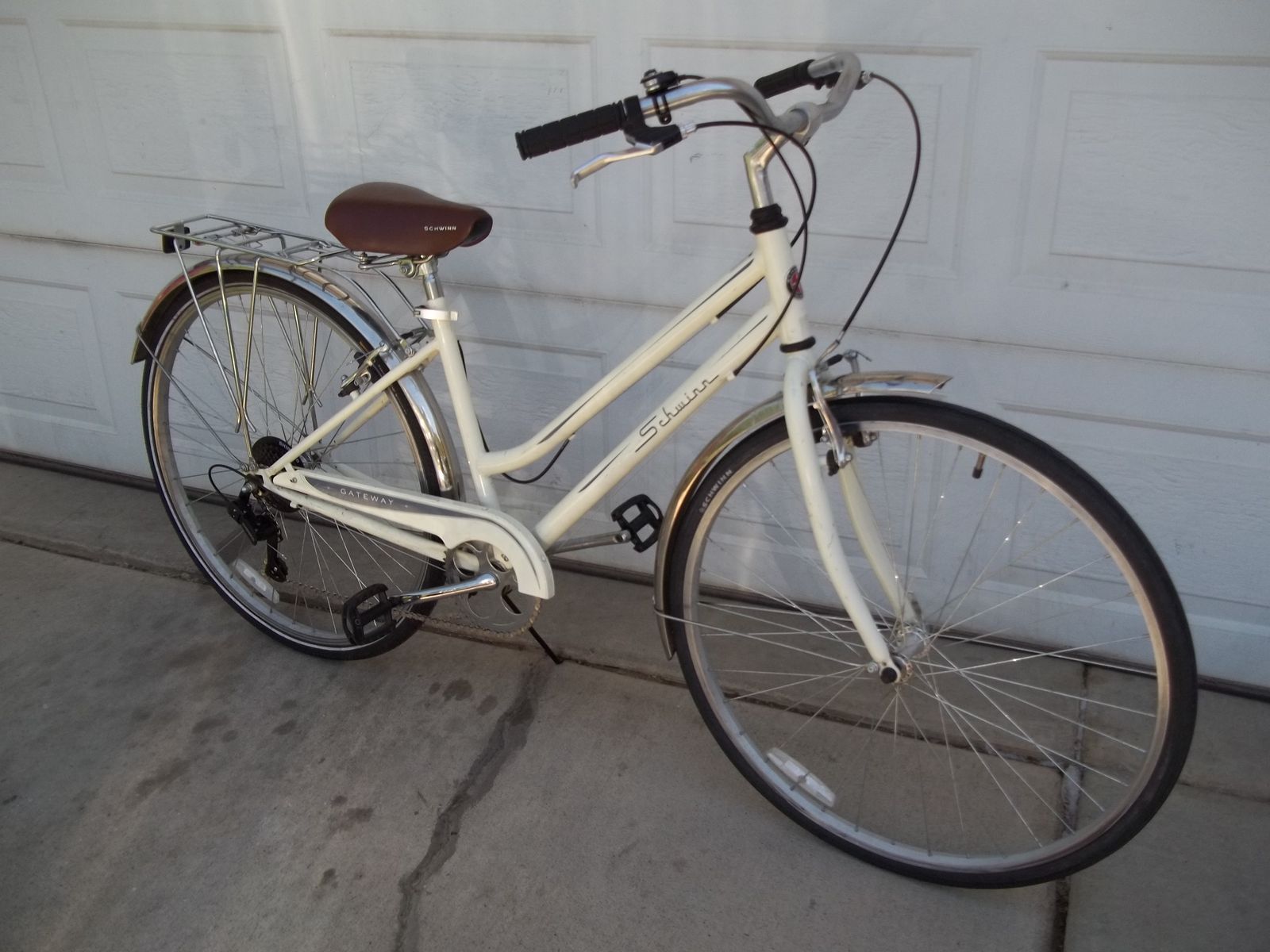 Schwinn Gateway Hybrid Urban Bike