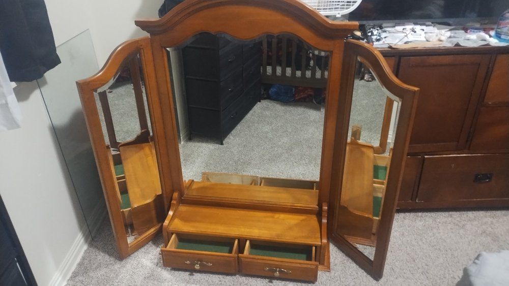 Vintage Solid Wood Tri-Fold Vanity Mirror with 2 Drawers - Excellent Condition