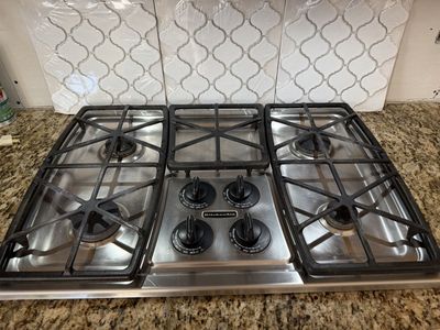 Kitchen Aid 30” gas stovetop (4burner)