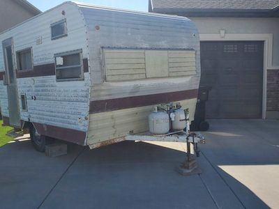 Travel Trailer - Perfect for Restoration or Parts - Kitchen, Bunk Beds, Dinette