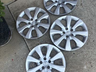 Corolla Stock hub cap set (4)