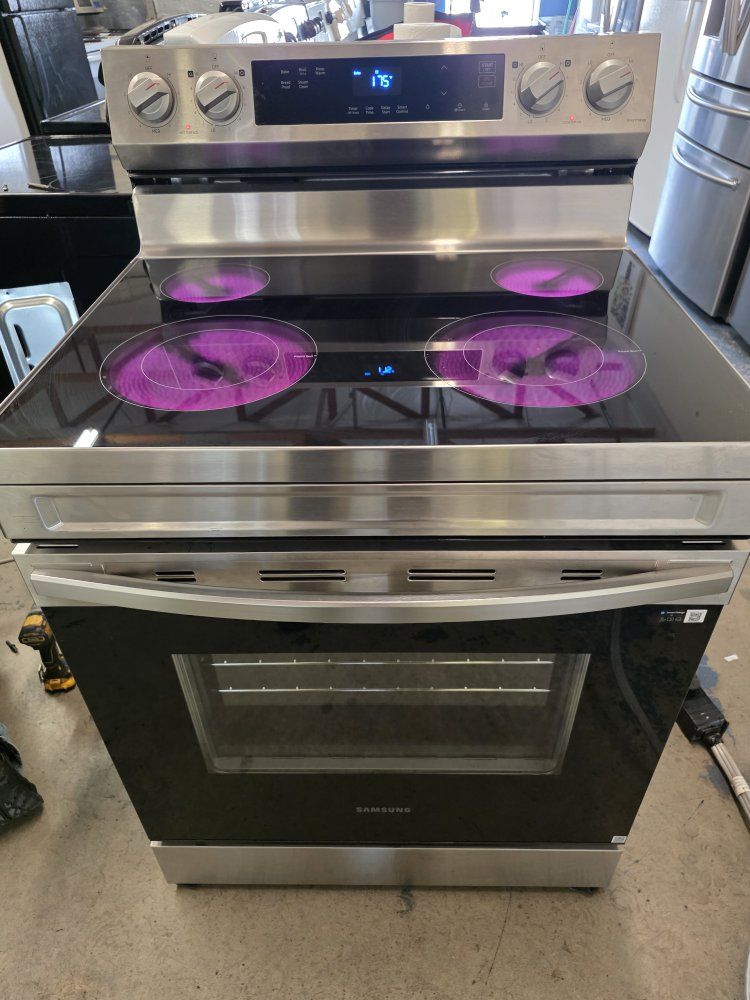 like new condition Samsung electric stove 