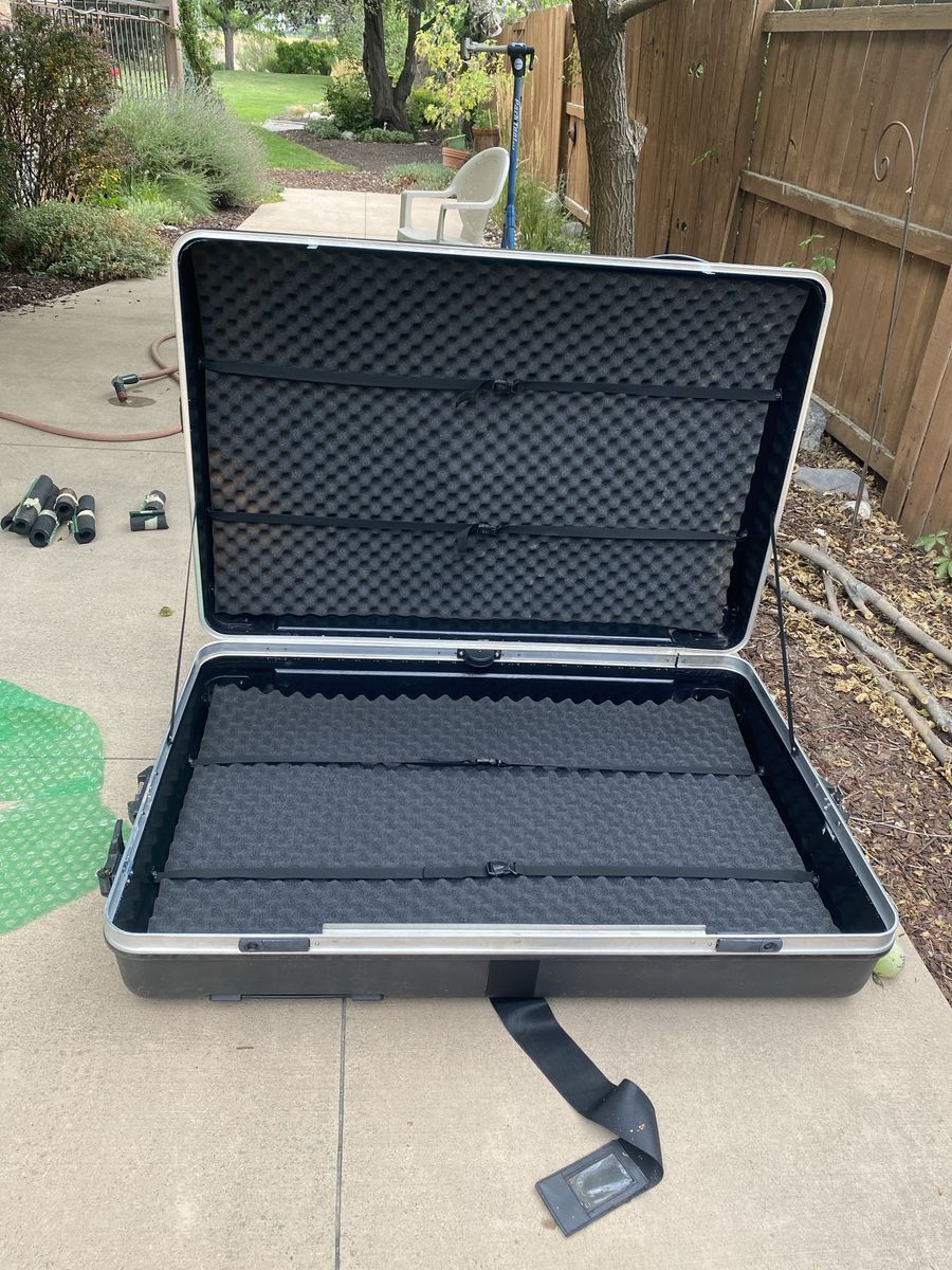 Hard Shell Bicycle Travel Case with Foam Padding and Wheels