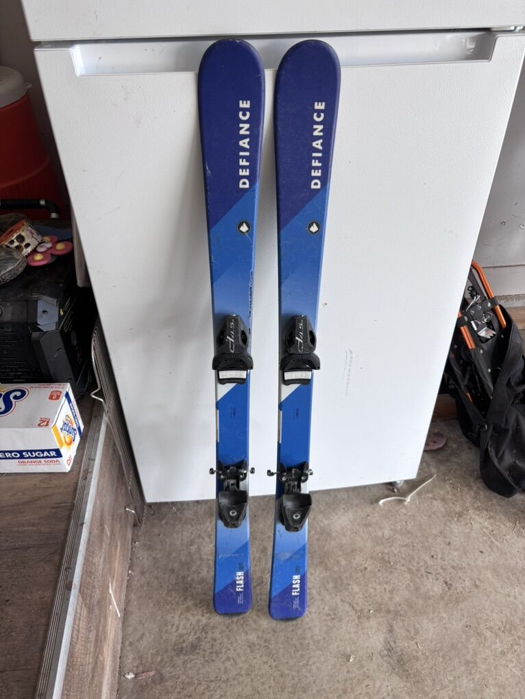 Defiance Kids Skis