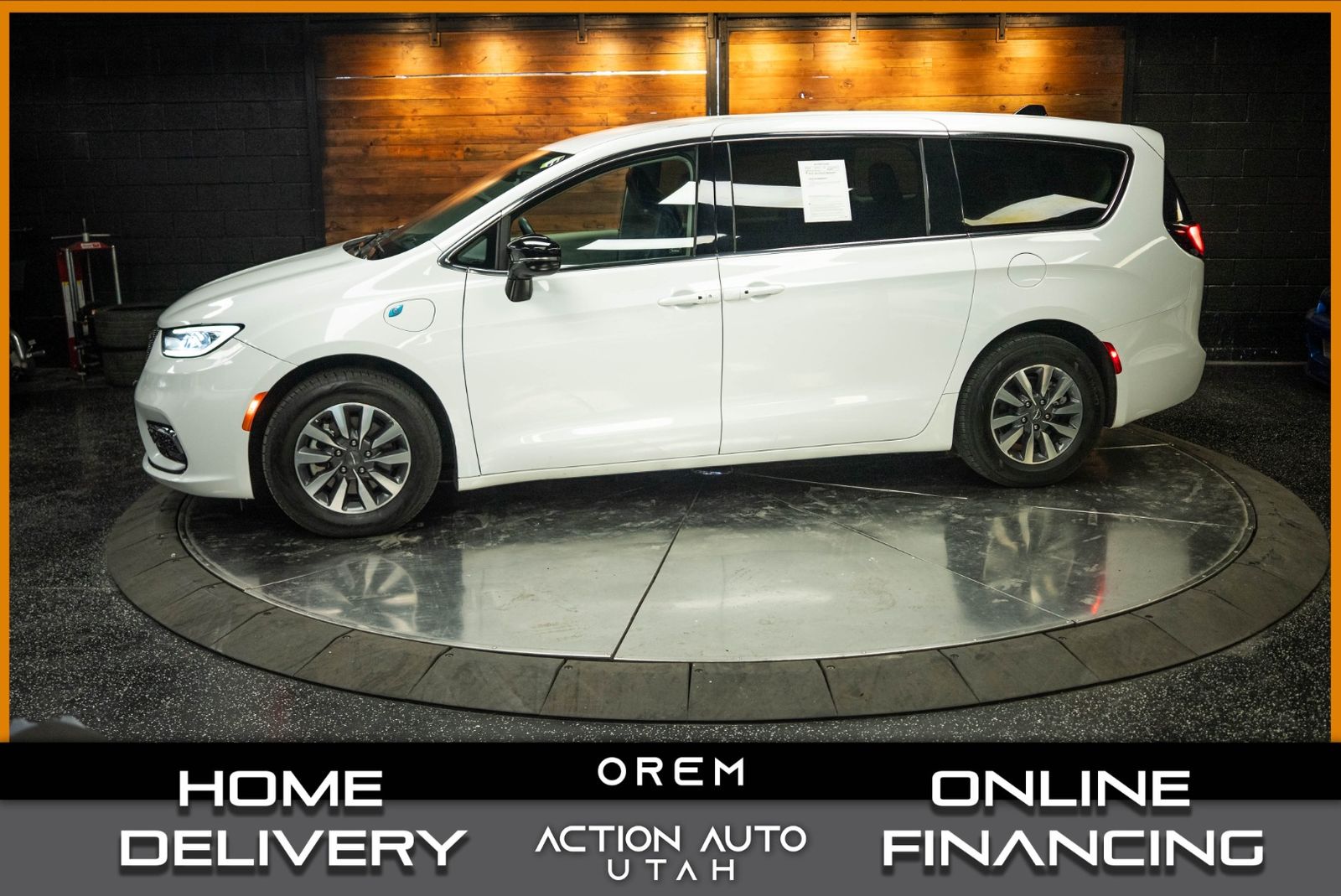 2024 Chrysler Pacifica Plug-In Hybrid Select